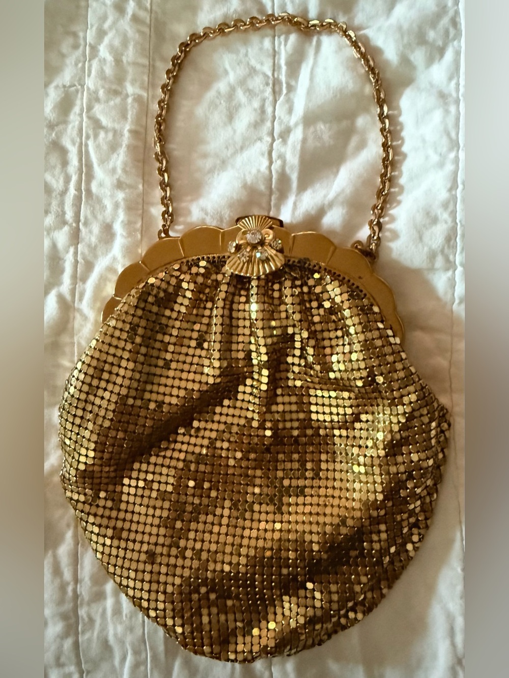 Gold mesh very vintage evening clutch with rhinestone lever snapped closure